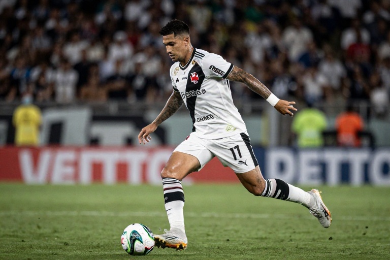 Puma Rodríguez em Fim de Contrato: Lateral Uruguaio é o Favorito para Substituir Piton na Copa do Brasil e Negocia Renovação com o Vasco