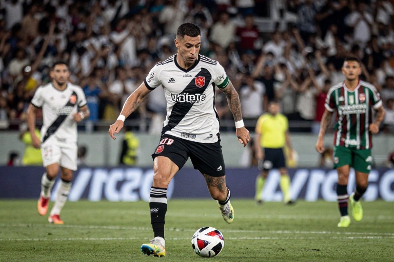 Léo Jardim Vira Herói nos Pênaltis: Vasco Elimina Fluminense em Clássico Eletrizante e Garante Vaga na Final da Copa do Brasil Contra o Corinthians