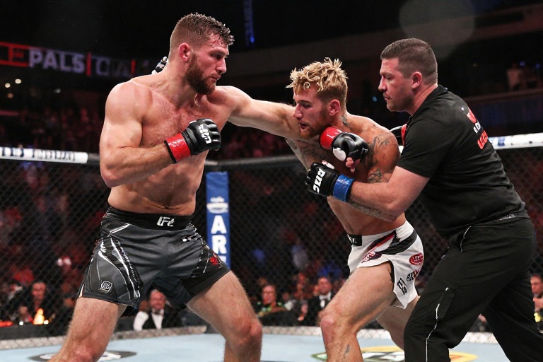 Ex-campeão do UFC Andrei Arlovski se envolve em briga de socos e chutes com equipe de influenciador em evento de Jake Paul