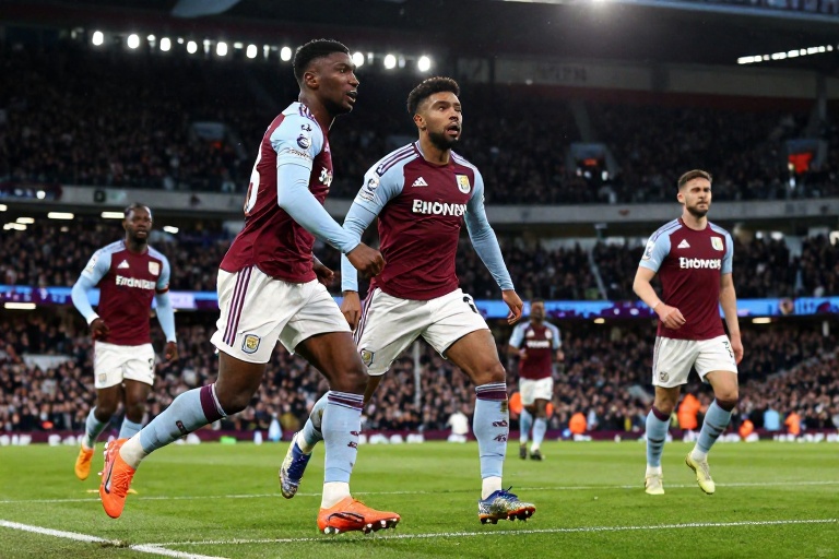 Aston Villa Supera Desafios e Mantém Posição no G4 da Premier League em Jogo Eletrizante