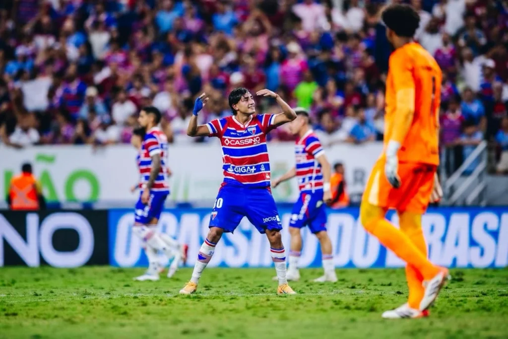 Brenno, Pochettino e Herrera: Heróis da Virada do Fortaleza que Deixou o Z-4 do Brasileirão News 2981 1764815051