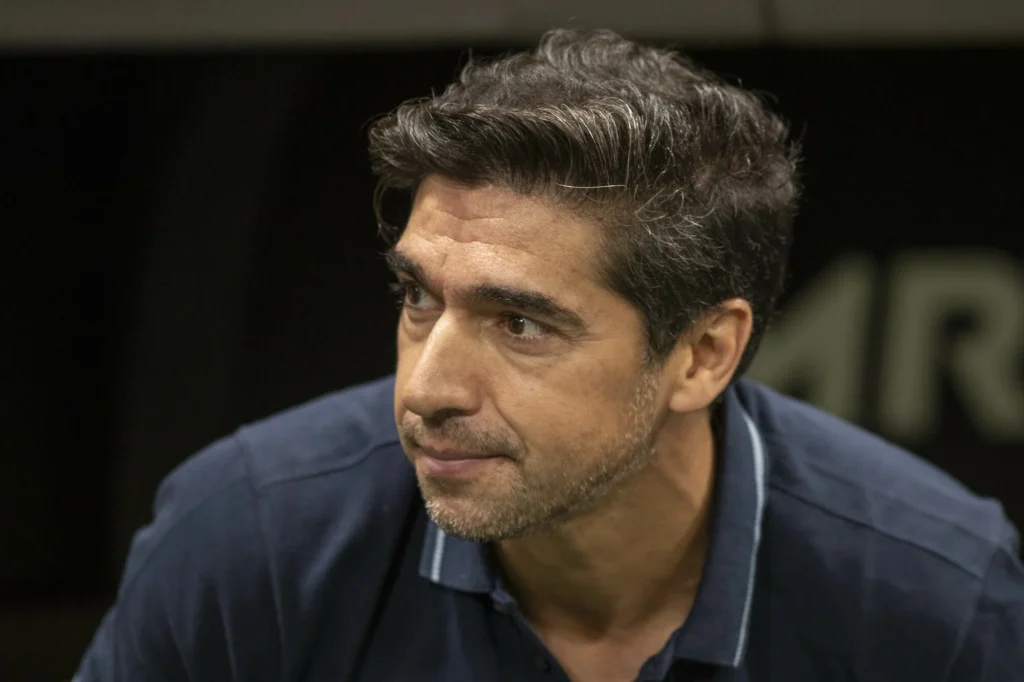 Abel Ferreira Desabafa Após Vice-Campeonato Brasileiro e Ironiza Arbitragem: ‘Só me engana quem eu quero’ News 3341 1764864775
