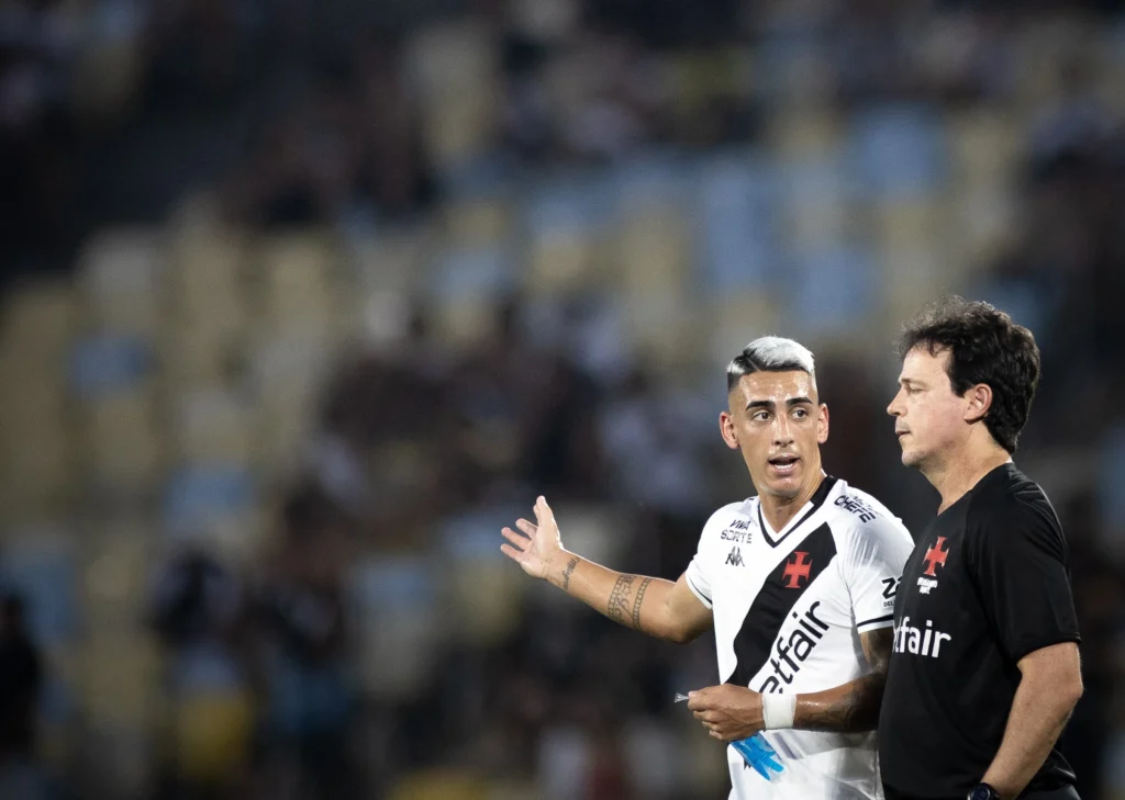 Puma Rodríguez em Fim de Contrato: Lateral Uruguaio Deve Ser o Substituto de Piton na Copa do Brasil Enquanto Negocia Renovação com o Vasco News 3646 1764900807