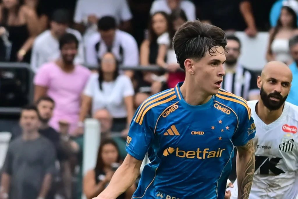 Rayan Lelis Brilha em Estreia Profissional, Mas Cruzeiro Tropeça em Atuações de Reservas Experientes News 4805 1765184566