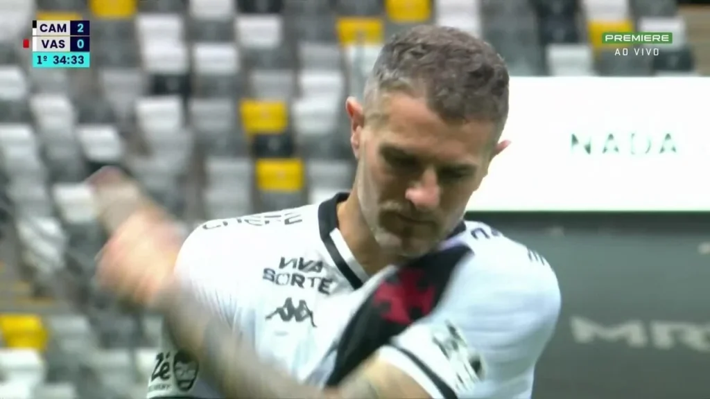 Vasco Sofre Goleada Histórica para o Atlético-MG e Avançado Argentino J.P. “Vasco” Vegetti Reage com Fúria à Substituição no Intervalo News 4814 1765184615