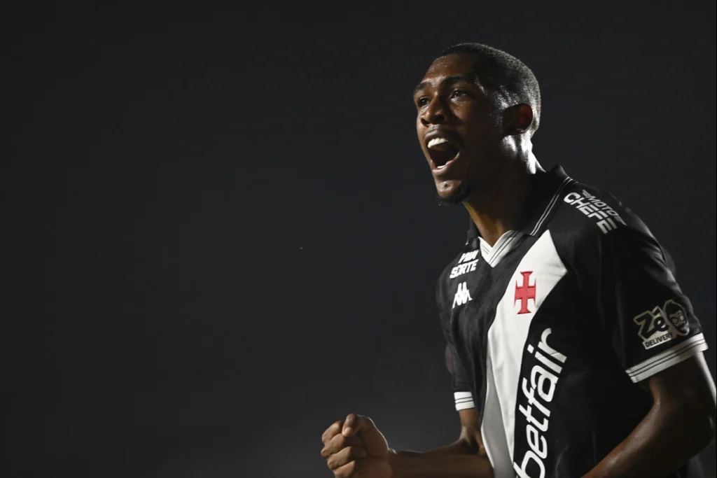 Vasco 2025: Coutinho Brilha e Cuesta Revitaliza Defesa, Mas Quem Falhou no Brasileirão? News 5250 1765271329