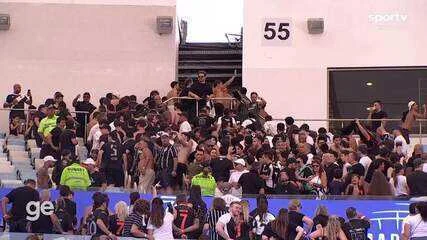 Torcedores do Corinthians ocupam área cativa no Maracanã e são remanejados pela PM antes da final da Copa do Brasil