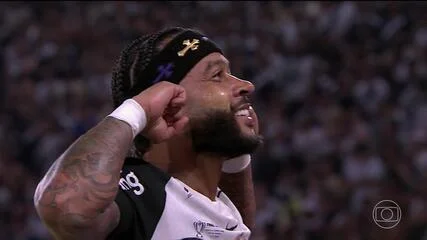 Profecia Realizada: Torcedora Tatua Memphis Depay Meses Antes de Títulos e se Torna Símbolo de Fé Corintiana