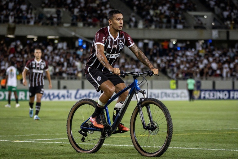 Ferroviário estreia com golaço de bicicleta e vence o Maracanã no Campeonato Cearense