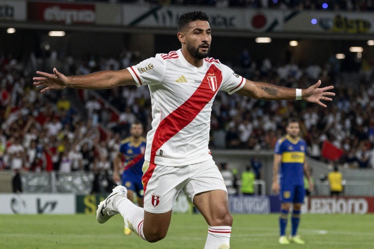 Autor do gol na final da Libertadores 2023, Advíncula rescinde com Boca Juniors e pode voltar ao Peru