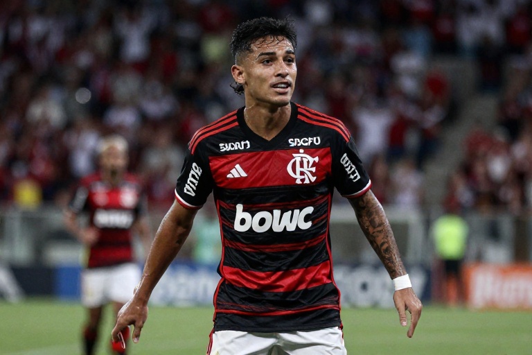Lorran, jovem promessa do Flamengo, tem atuado pouco no Pisa e é criticado por Gilardino devido à sua postura em campo