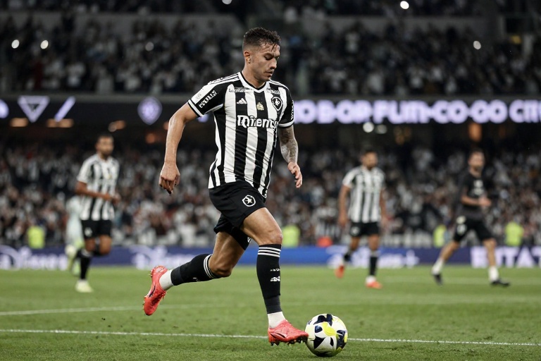 De Ex-Botafogo a Elogios de Guardiola: A Ascensão de Igor Jesus no Nottingham Forest e a Agenda Esportiva Completa do Disney+