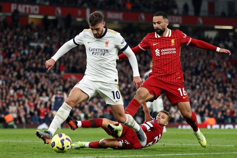 Martinelli pede desculpas por empurrar jogador do Liverpool machucado após incidentes no clássico da Premier League