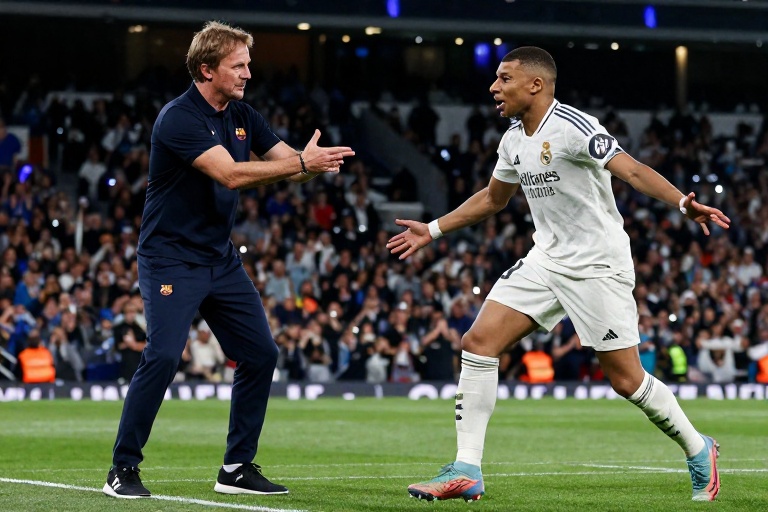 Hansi Flick, técnico do Barcelona, exalta Mbappé e Real Madrid antes da final da Supercopa: ‘Melhor atacante do momento’ e ‘qualidade muito alta’