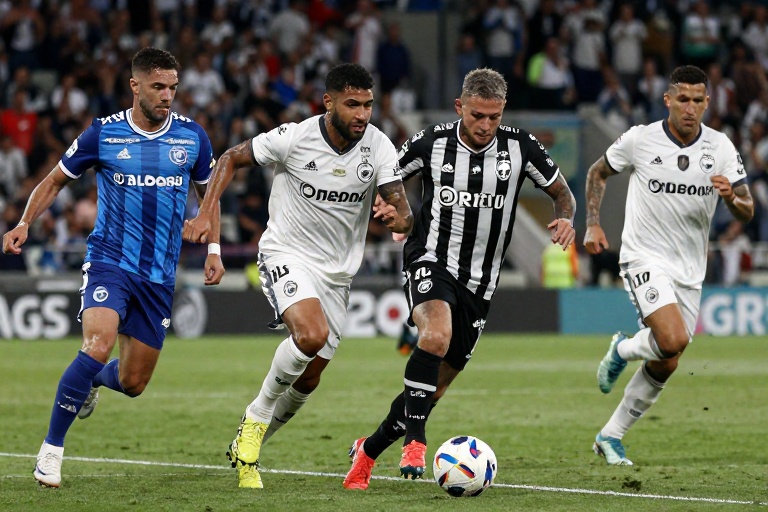 Copa da Inglaterra: Goleadas, zebras e clássicos marcam a terceira fase com avanços de gigantes e surpresas