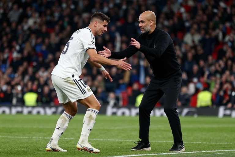 Guardiola e Bruno Guimarães: O Reencontro Eletrizante na Copa da Liga Inglesa Após Discussão e Elogios Mútuos