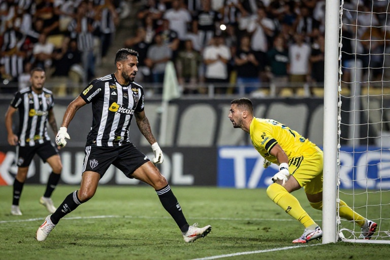 Lateral do Atlético-MG vive noite de pesadelo na Copinha: pênalti, defesa do goleiro e gol contra em sequência chocante