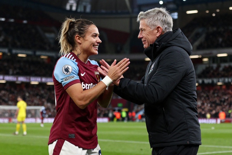 Paquetá se reúne com técnico do West Ham e comunica desejo de retornar ao Flamengo