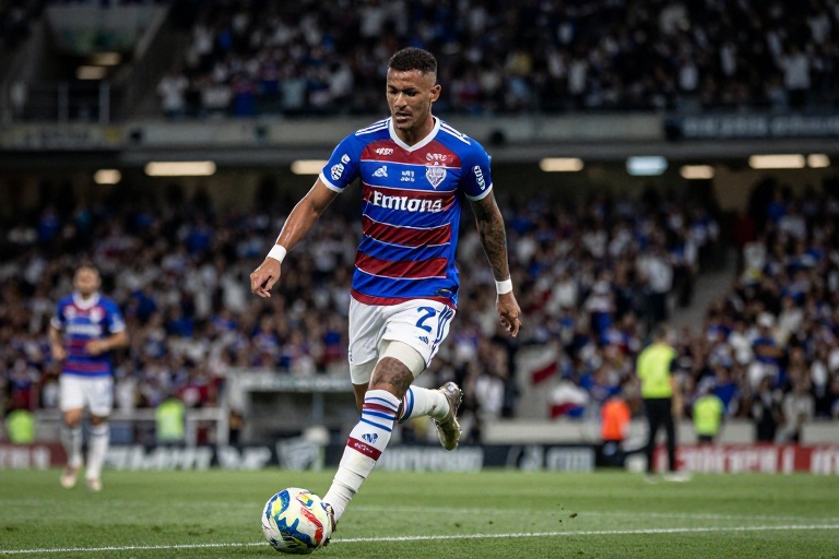 Corinthians oficializa empréstimo de Ryan ao Fortaleza por dois anos e meio; meio-campista chega a pedido de Carpini