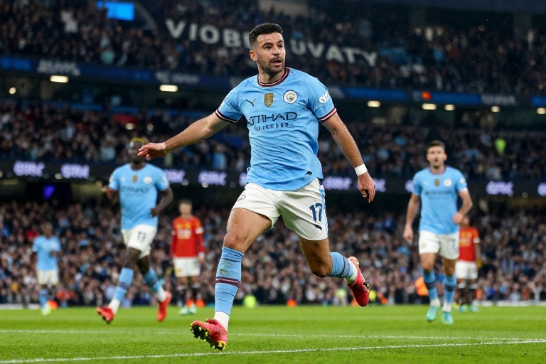 Rodri recupera status de Bola de Ouro no Manchester City, defende série invicta e desafia United em dérbi decisivo