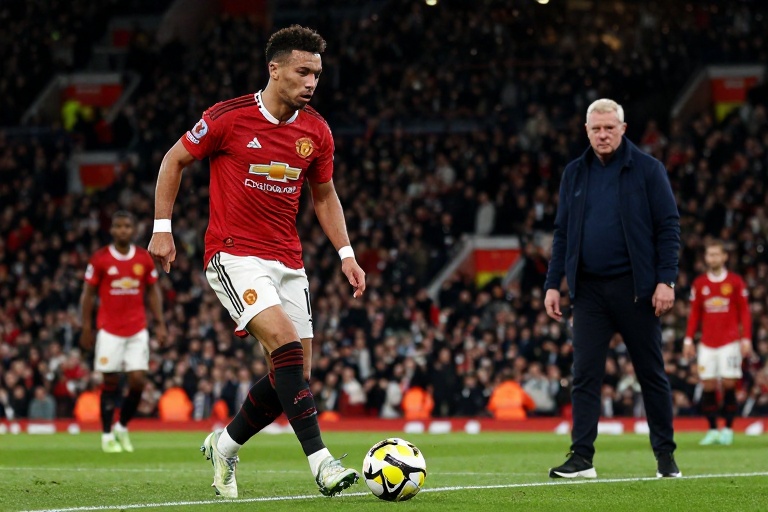 Manchester United: Revolução à Vista com Adeus de Casemiro, Busca por Novo Astro e Futuro Incerto da Família Glazer