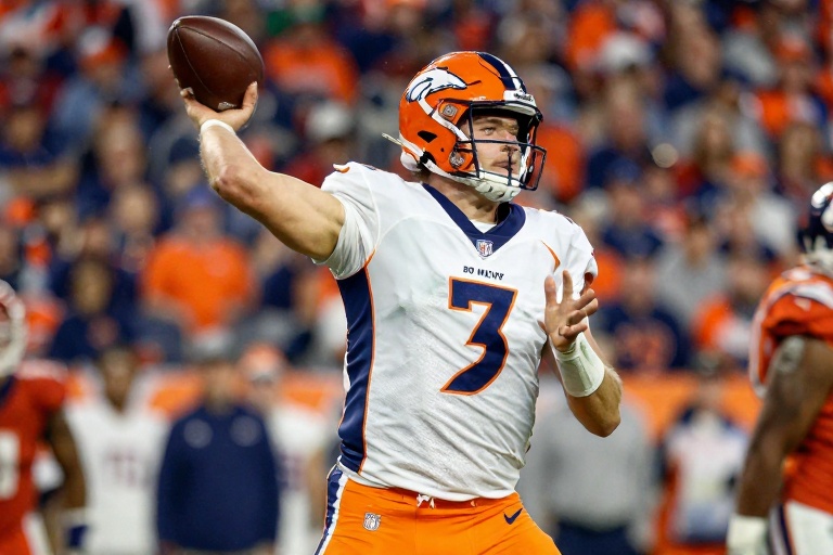 Bo Nix, quarterback estrela dos Broncos, sofre fratura no tornozelo e está fora da temporada da NFL
