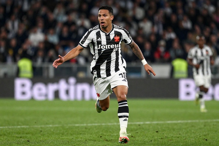 Brenner no Vasco: Atacante se Despede da Udinese e Chega ao Rio para Fechar Negócio Milionário a Pedido de Diniz