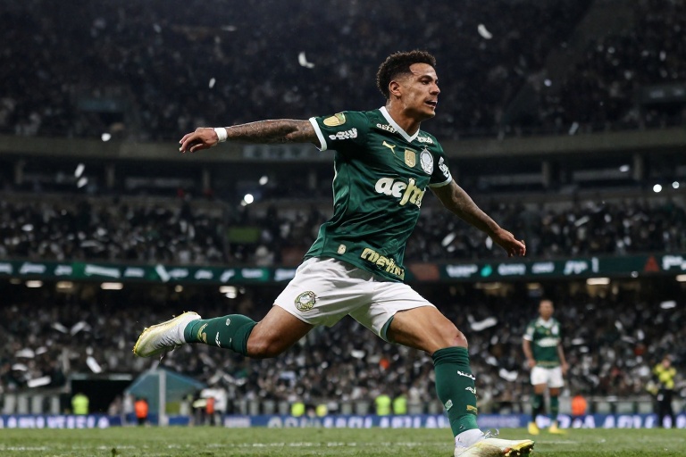 Robson, o algoz do Palmeiras, dispara na artilharia do Paulistão com hat-trick histórico