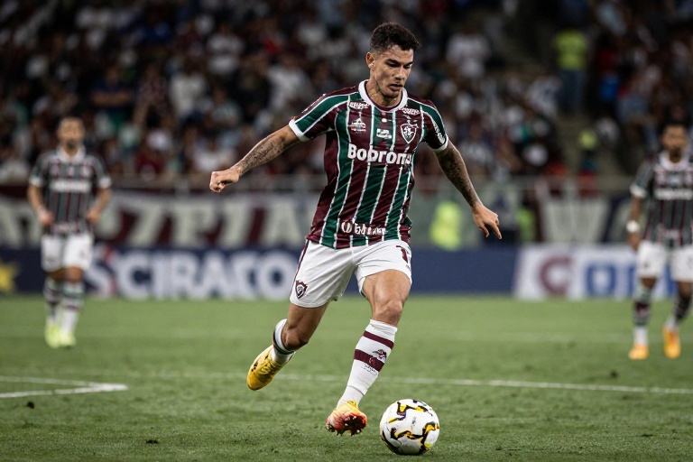Savarino no Fluminense: Entenda os 3 Motivos Cruciais que Levaram à Troca do Botafogo pelo Rival