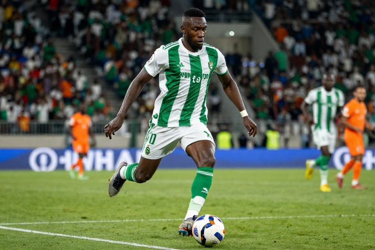 Técnico do Senegal justifica saída de campo na final da Copa Africana e denuncia injustiças durante partida