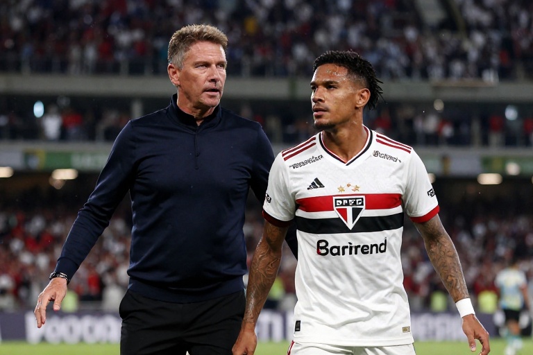 Presidente do São Paulo confirma Rafinha no comando do futebol: “Vai mudar muito o clube”