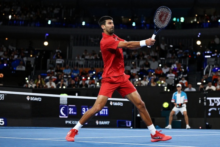 Djokovic Vence Sinner em Semi Épica de 5 Sets e Enfrentará Alcaraz na Grande Final do Australian Open Buscando o 25º Grand Slam
