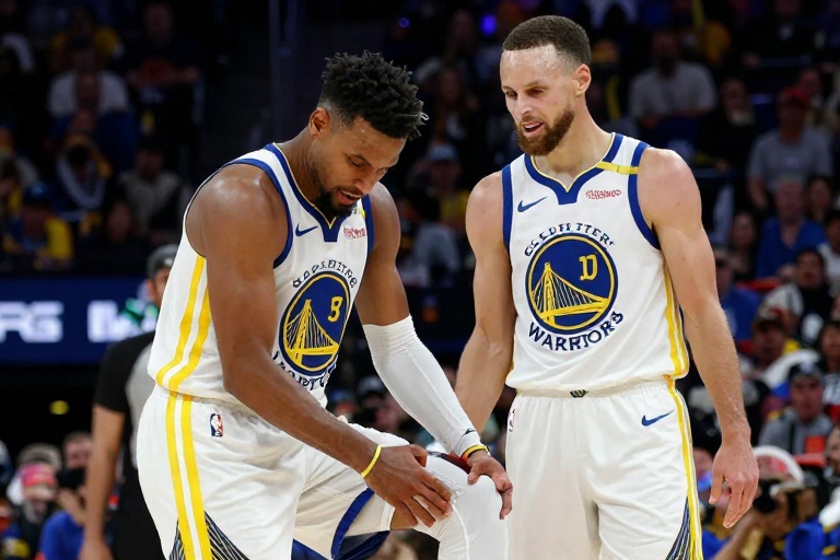 Curry sente joelho e preocupa Warriors; Gui Santos brilha, mas time perde para Pistons