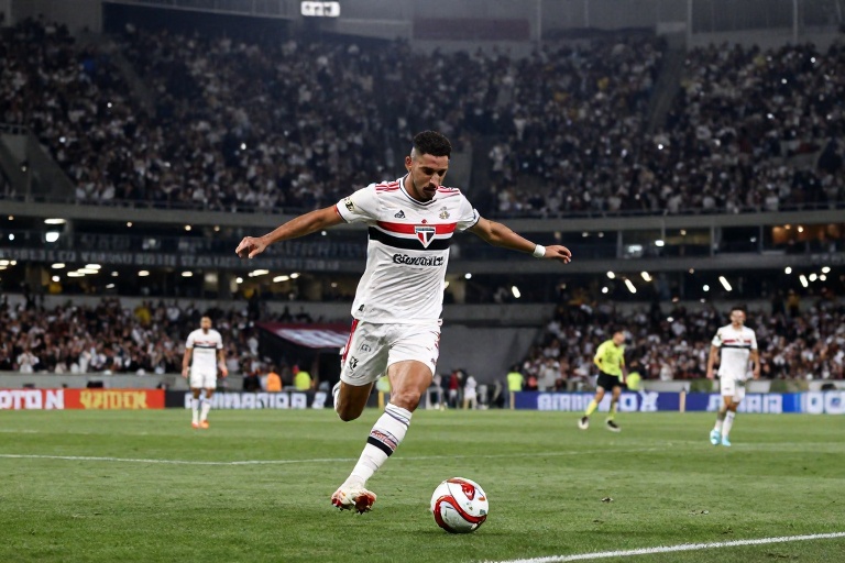 São Paulo Supera Santos por 2 a 0 no Morumbi com Gol de Luciano e Domínio em Campo Pelo Campeonato Paulista de 2026