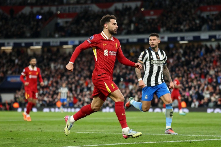 Liverpool Vence Newcastle por 4 a 1 de Virada, Goleia em Casa e Quebra Incomodo Jejum de Cinco Partidas na Premier League