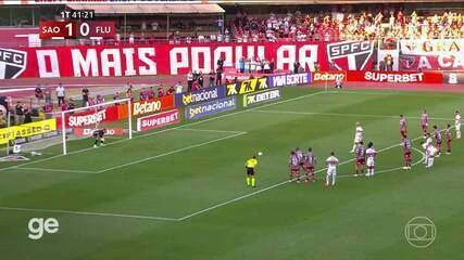 Fábio, o goleiro recordista, renova com o Fluminense até o final de 2027