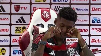 Vitão é apresentado no Flamengo e se emociona: “Qual jogador não sonha em jogar pelo maior do Brasil?”