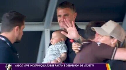 Vasco x Flamengo: Atacante Rayan é ausência confirmada no clássico do Carioca por negociação com clube europeu