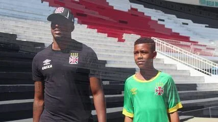 Vasco se despede de Rayan: atacante de 19 anos assina com o Bournemouth por R$ 220 milhões e vestirá a camisa 37