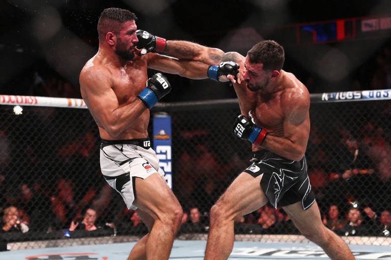 Maurício Ruffy Brilha no UFC 325: Nocauteia Rafael Fiziev e Consolida Quarta Vitória para Avançar no Ranking Peso-Leve