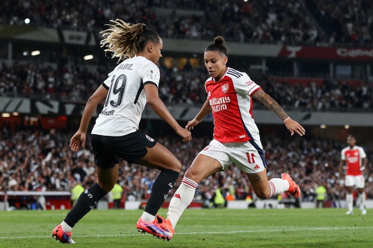 Corinthians comete erros cruciais, perde para o Arsenal na prorrogação e fica com o vice no histórico Mundial de Clubes feminino