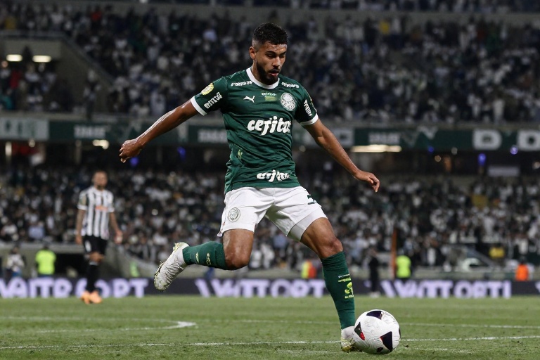 Palmeiras Choca e Perde para Botafogo-SP Mesmo com Um a Mais no Paulistão, Sofrendo Segunda Derrota na Competição