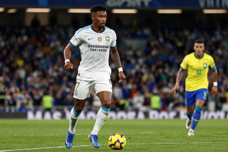 Memphis Depay Grita ‘Muito F***’ para Companheiro Breno Bidon do Corinthians e Aconselha Saída do Brasil para Europa: ‘Mas Não Agora, Por Favor!’