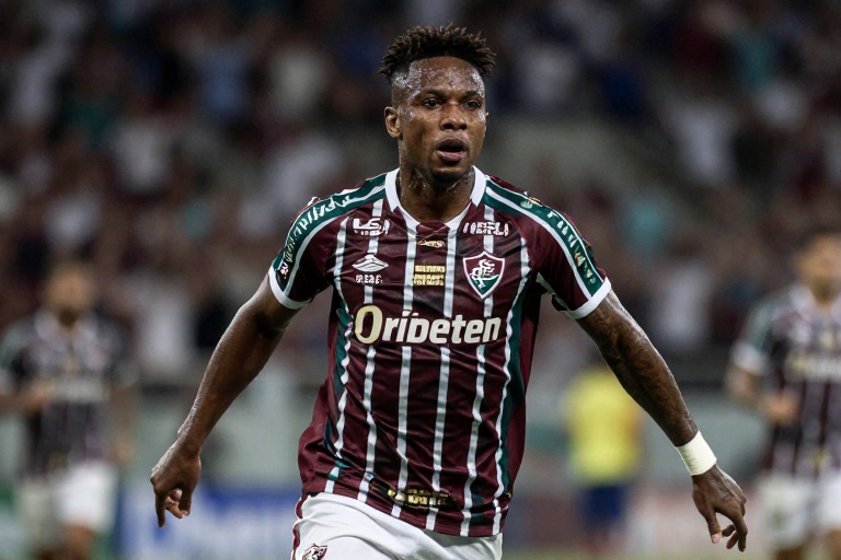 Bouanga no Fluminense: Centroavante ou Ponta? Entenda o Estilo do Artilheiro e o Encaixe Ideal no Tricolor