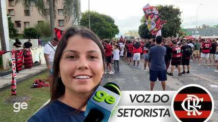 Torcida do Flamengo faz festa e lota hotel em Brasília para receber a delegação antes da Supercopa contra o Corinthians