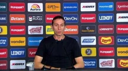 Filipe Luís lamenta expulsão inusitada de Carrascal e nega crise após 3ª derrota seguida do Flamengo