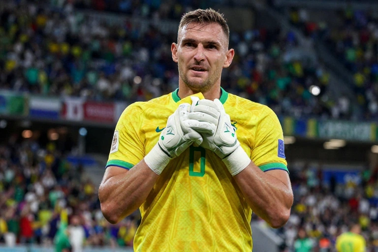 Seleção Italiana: Donnarumma em Lágrimas Refuta Acusações de Exigência de Bônus Pré-Eliminação