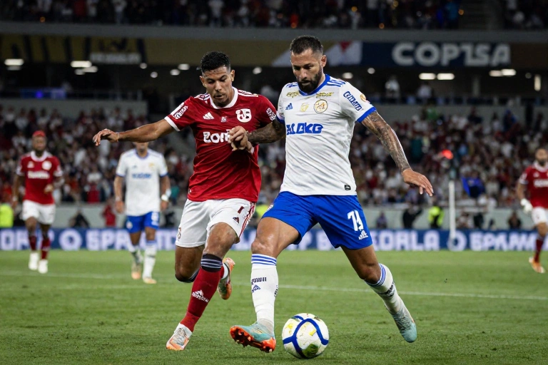 O Rugido da Raposa na Libertadores: Entre a Tensão e o Alívio da Estreia Vitoriosa