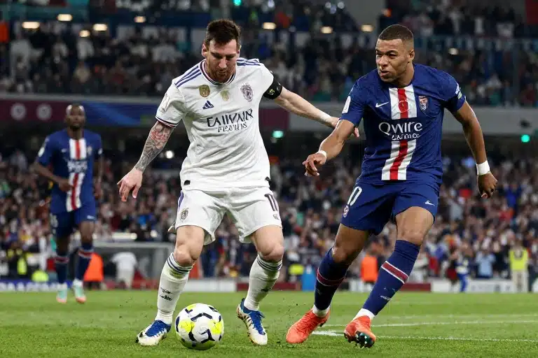 Mbappé supera Pelé e iguala gols de Messi em Copas do Mundo após estreia