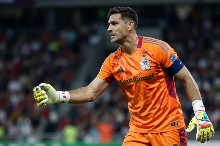 Raúl Rangel: a trajetória do goleiro que superou a vida no açougue para brilhar no México